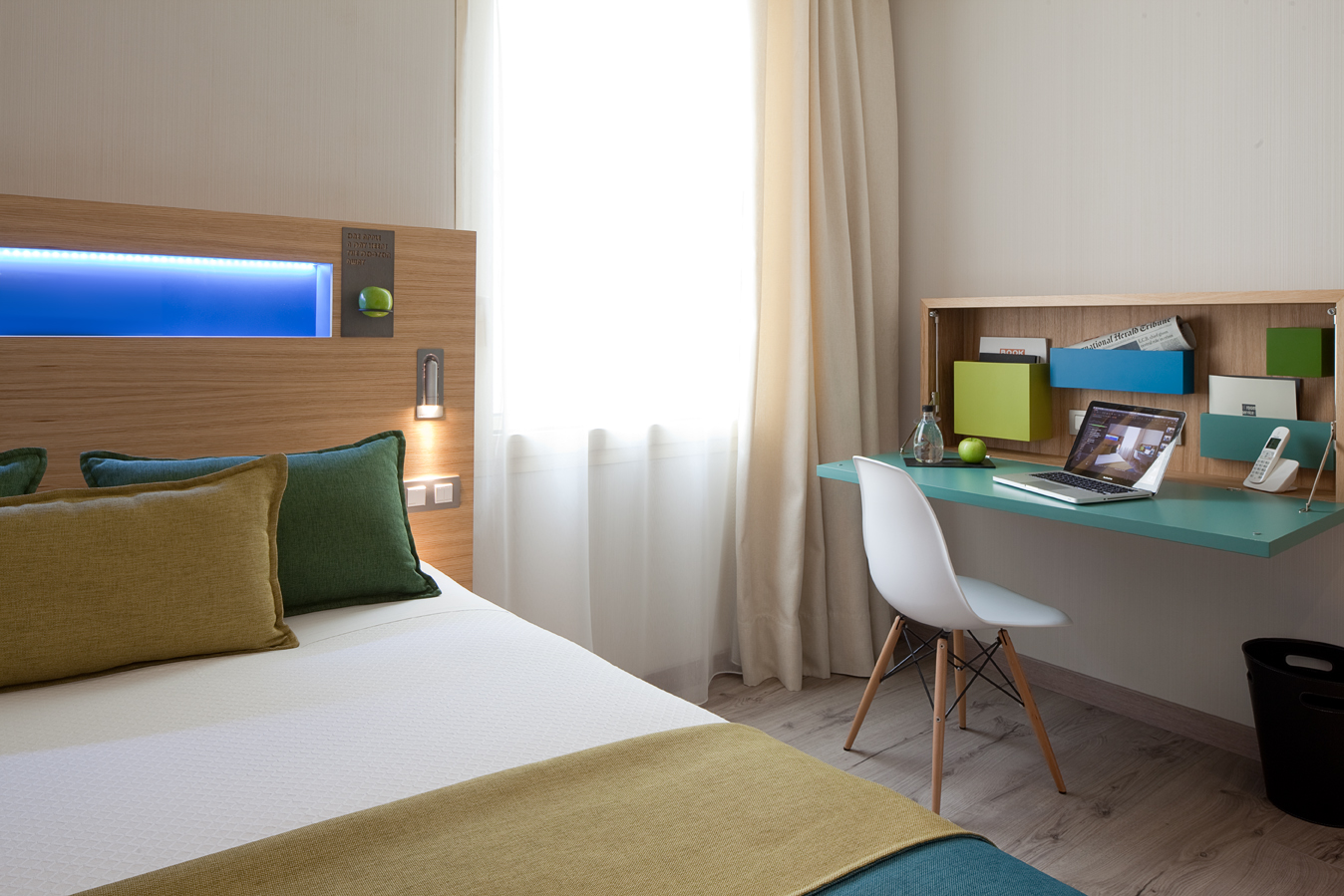 Single rooms facing the hotel's inner courtyard. They are designed to combine the latest technology with a perfect rest.